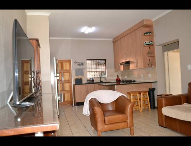 2 BEDROOM TOWNHOUSE FOR SALE IN SUGAR BUSH ESTATE